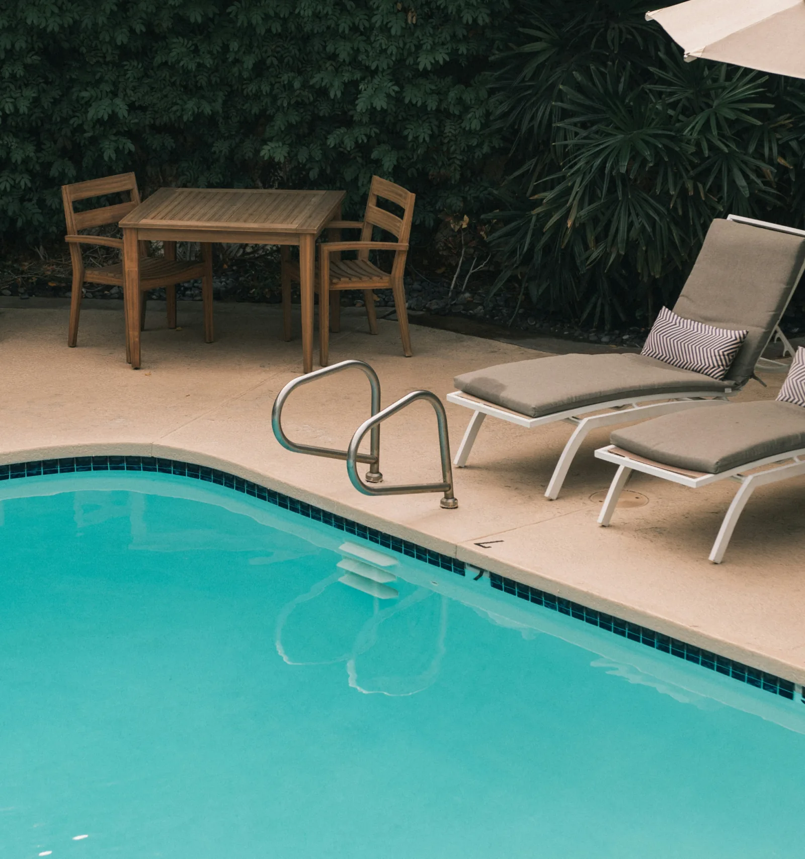 Sapphire pool photography application
